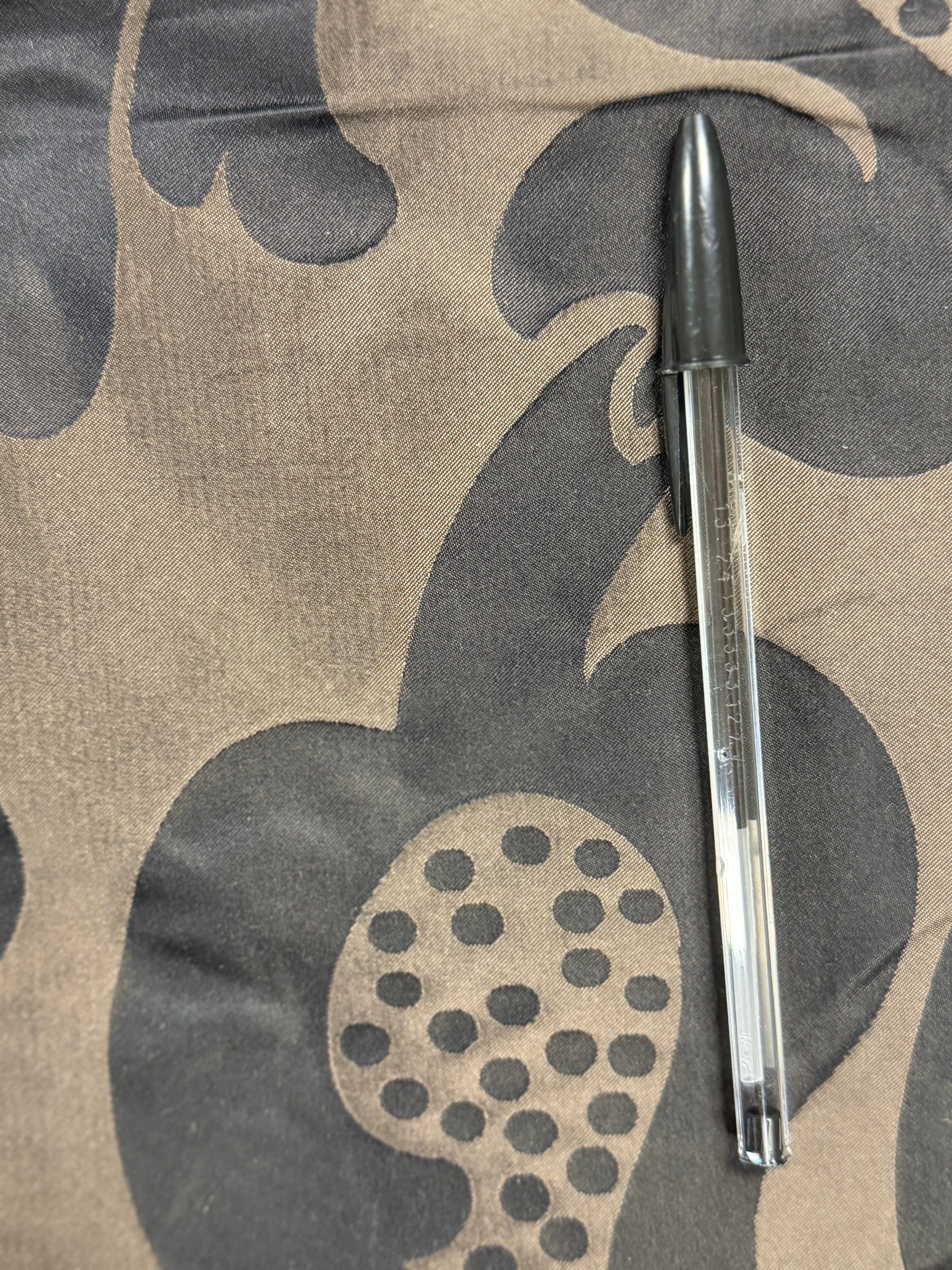 Silk Jacquard Damask Fabric – Buckingham Palace Inspired – 137cm