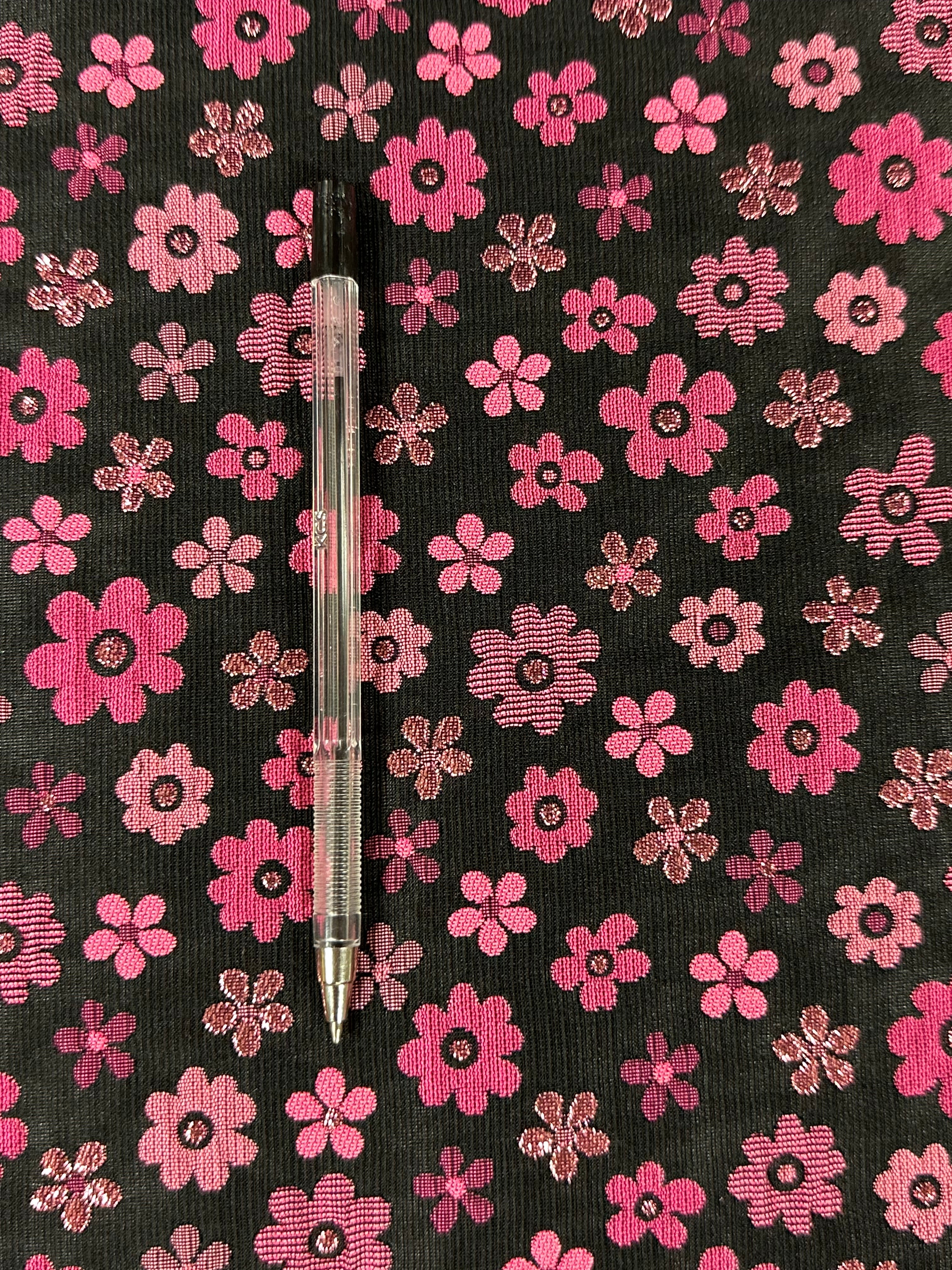 Contemporary Floral Fabric – Pink 76% Polyester, 15% Cotton, 9% Metallic – 148 cm Wide