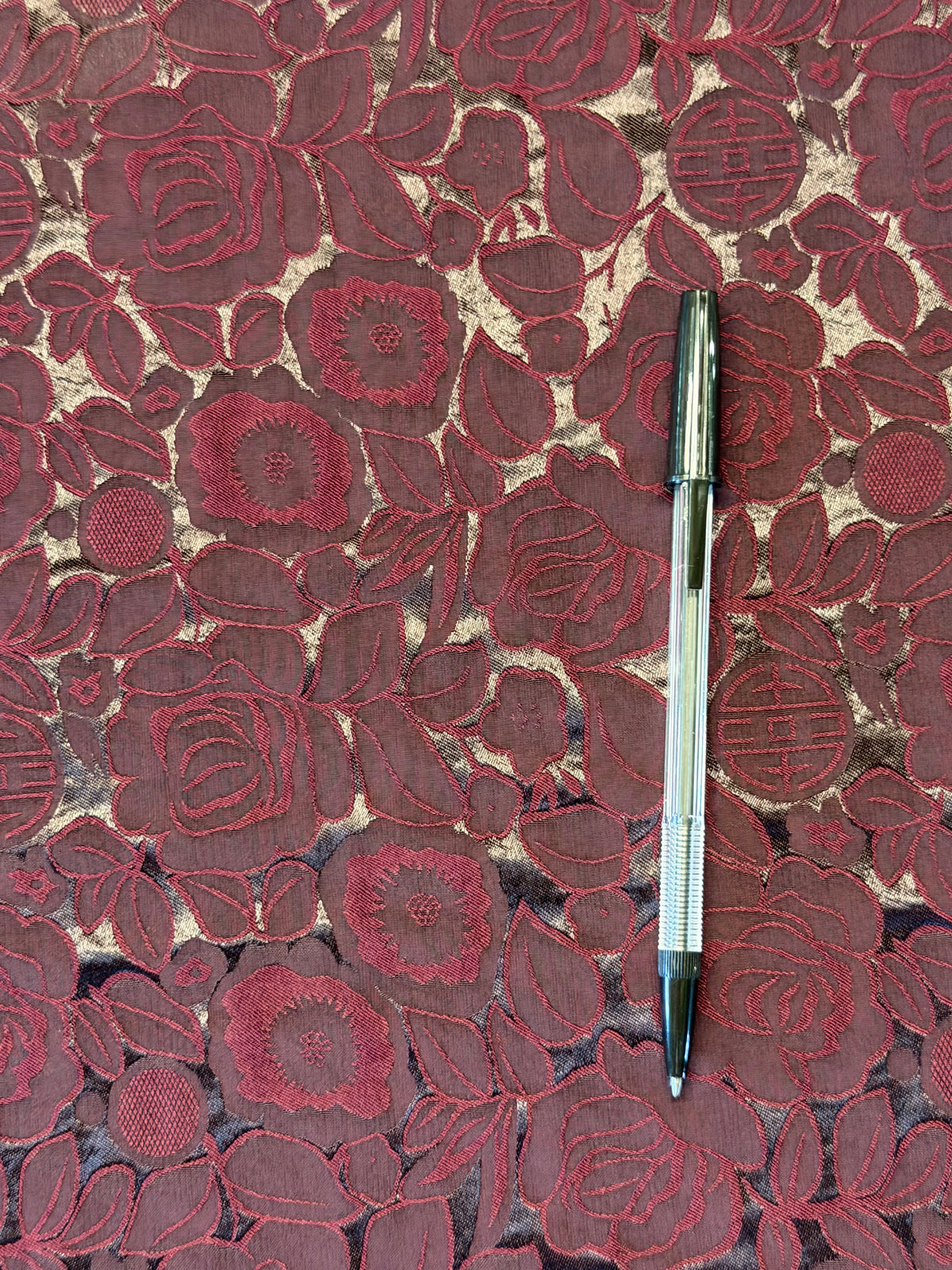 Burgundy Jacquard Fabric – 100% Polyester – Floral & Leaf Design – 140 cm Wide