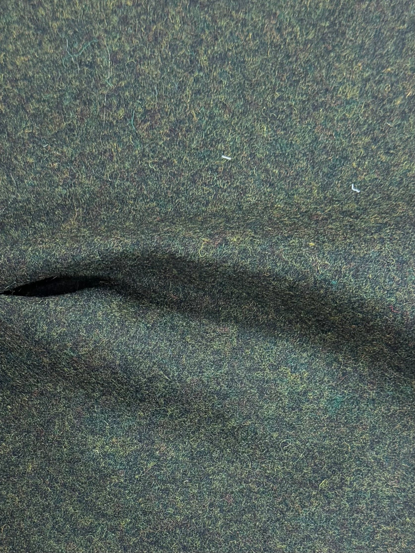 British Dark Green Wool & Cashmere Suiting Fabric – 80% Wool, 20% Cashmere