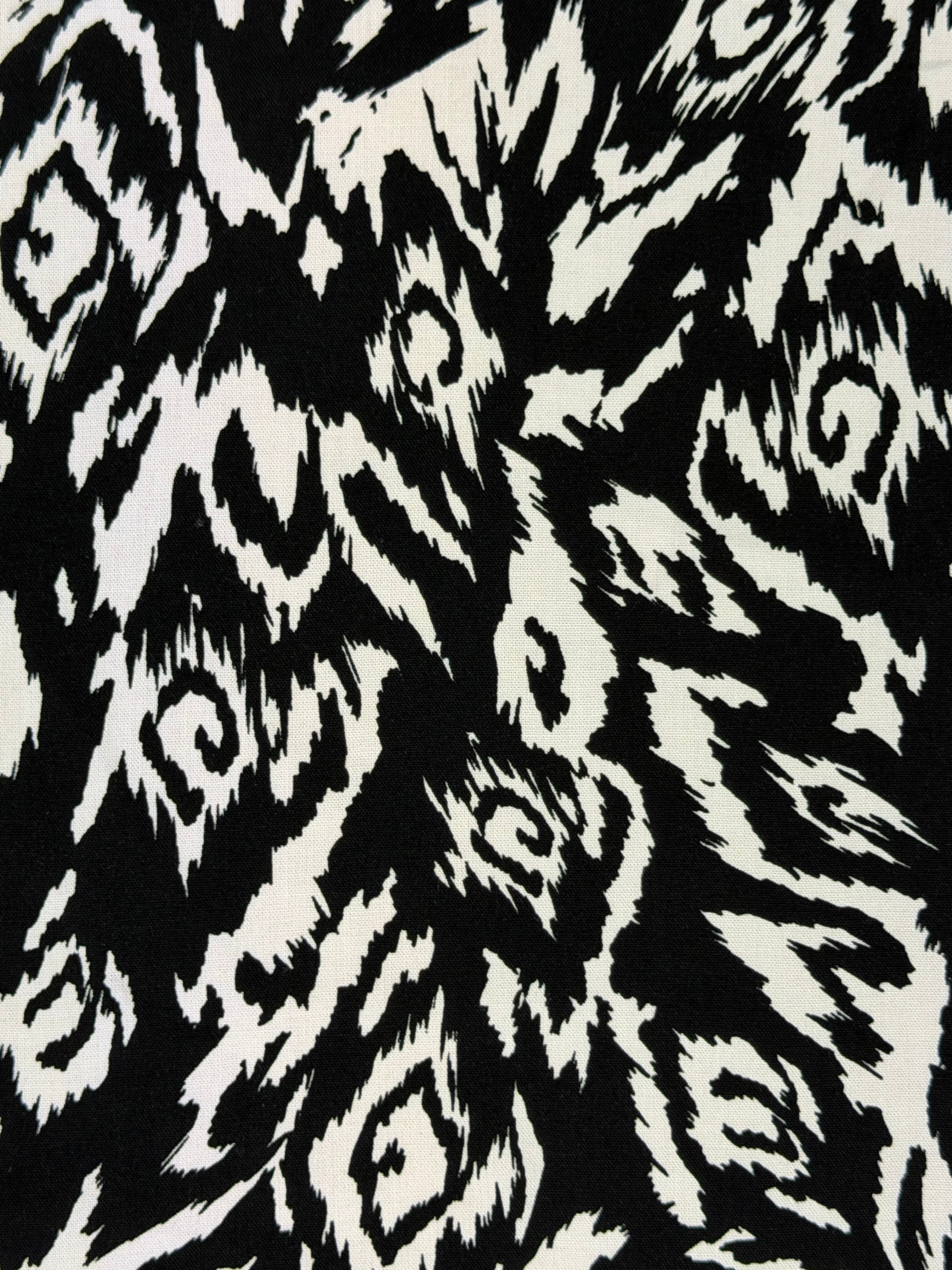 Italian Abstract Viscose Fabric – Black & White Contemporary Design – 140 cm Wide
