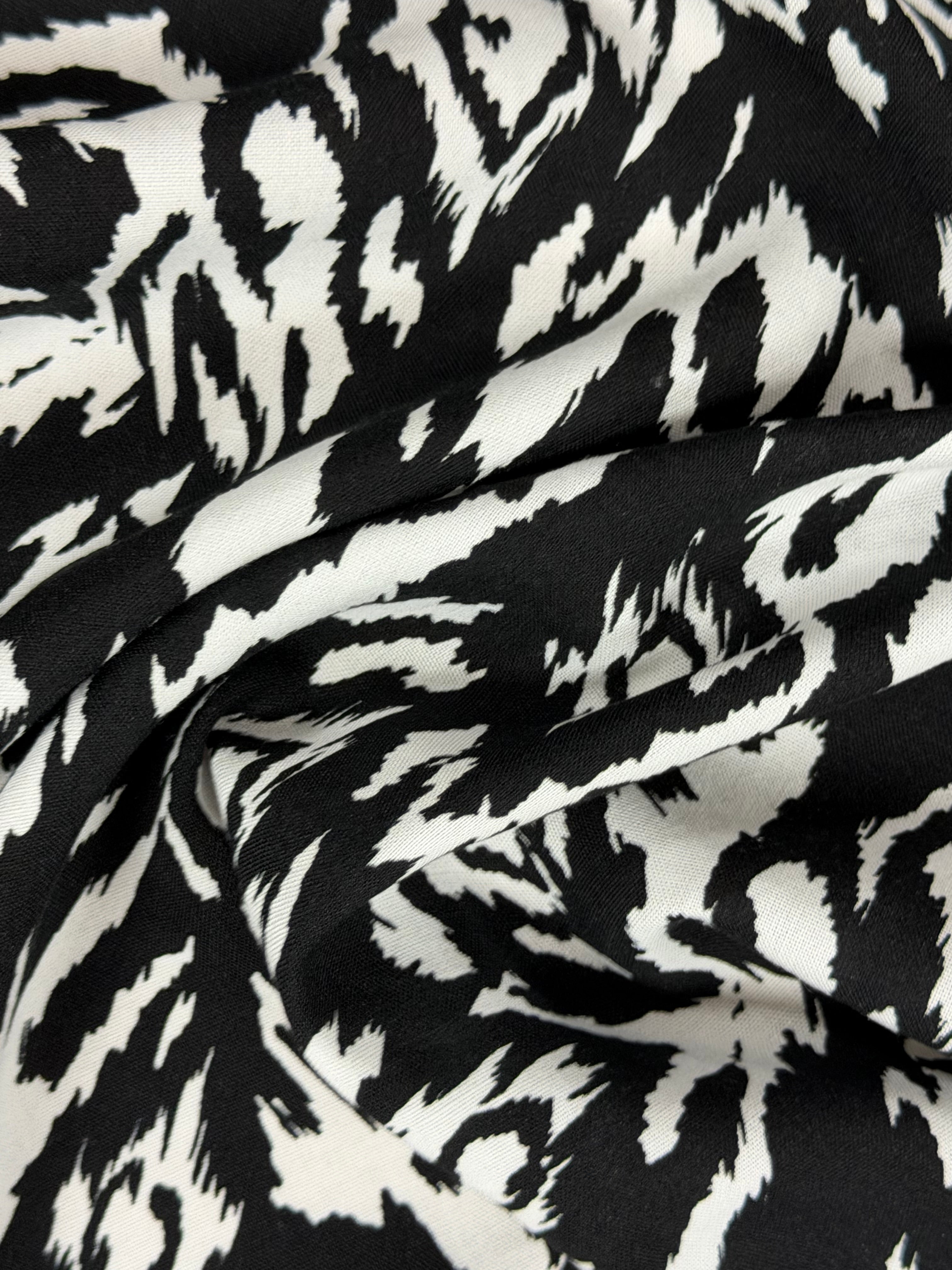 Italian Abstract Viscose Fabric – Black & White Contemporary Design – 140 cm Wide