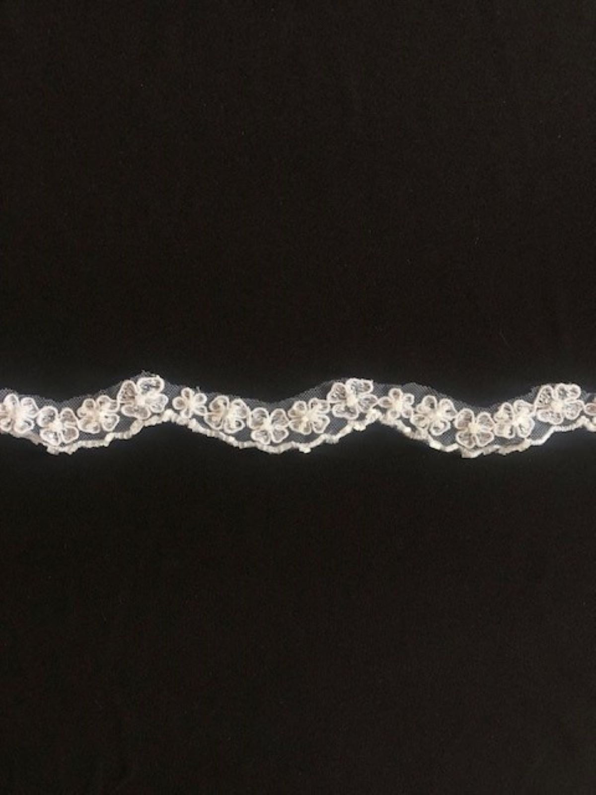 White Clover Design Beaded Edging, 2cm Wide