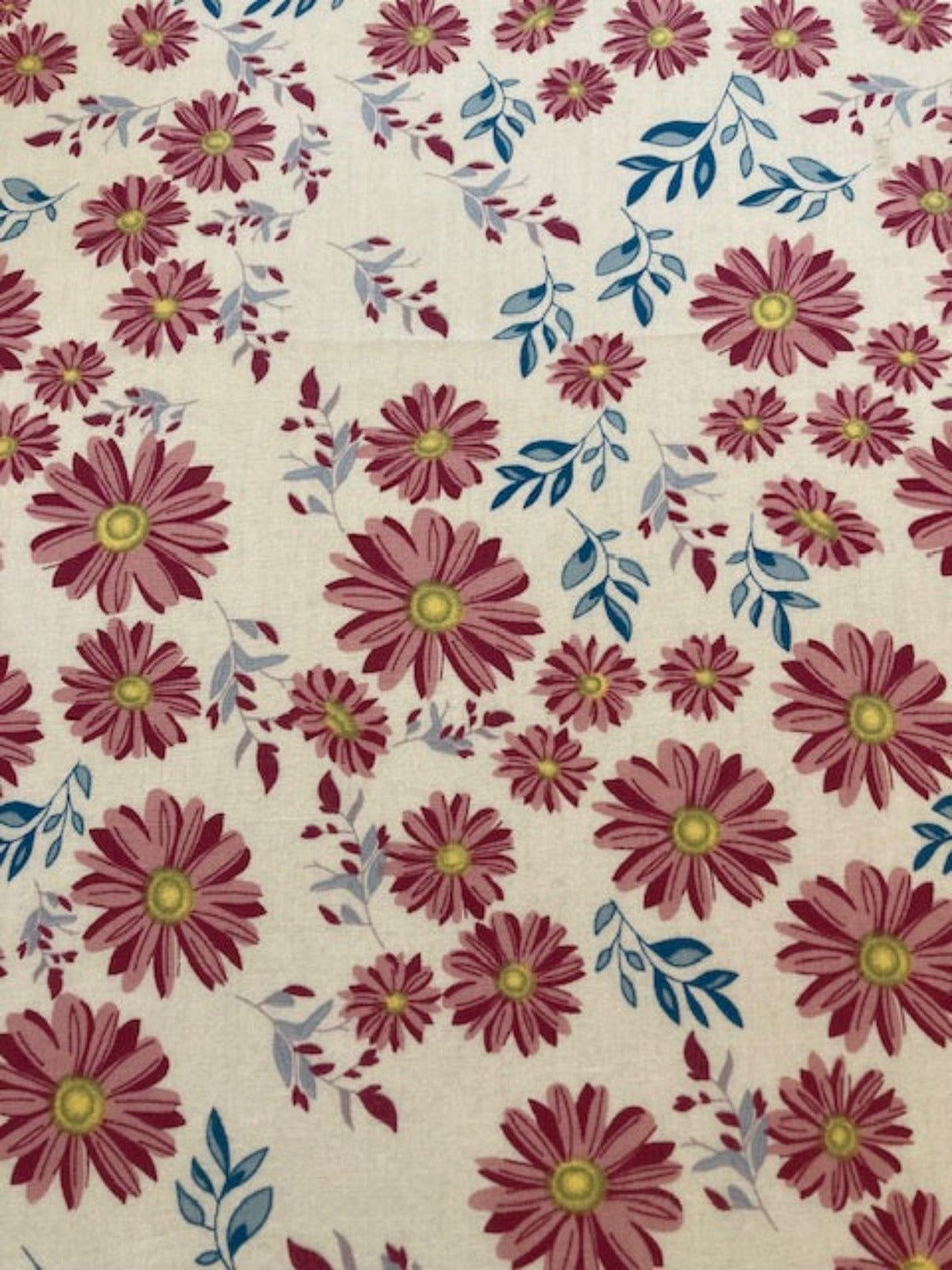 Pink Daisies on White Cotton Lawn – 100% Cotton, 145 cm Wide