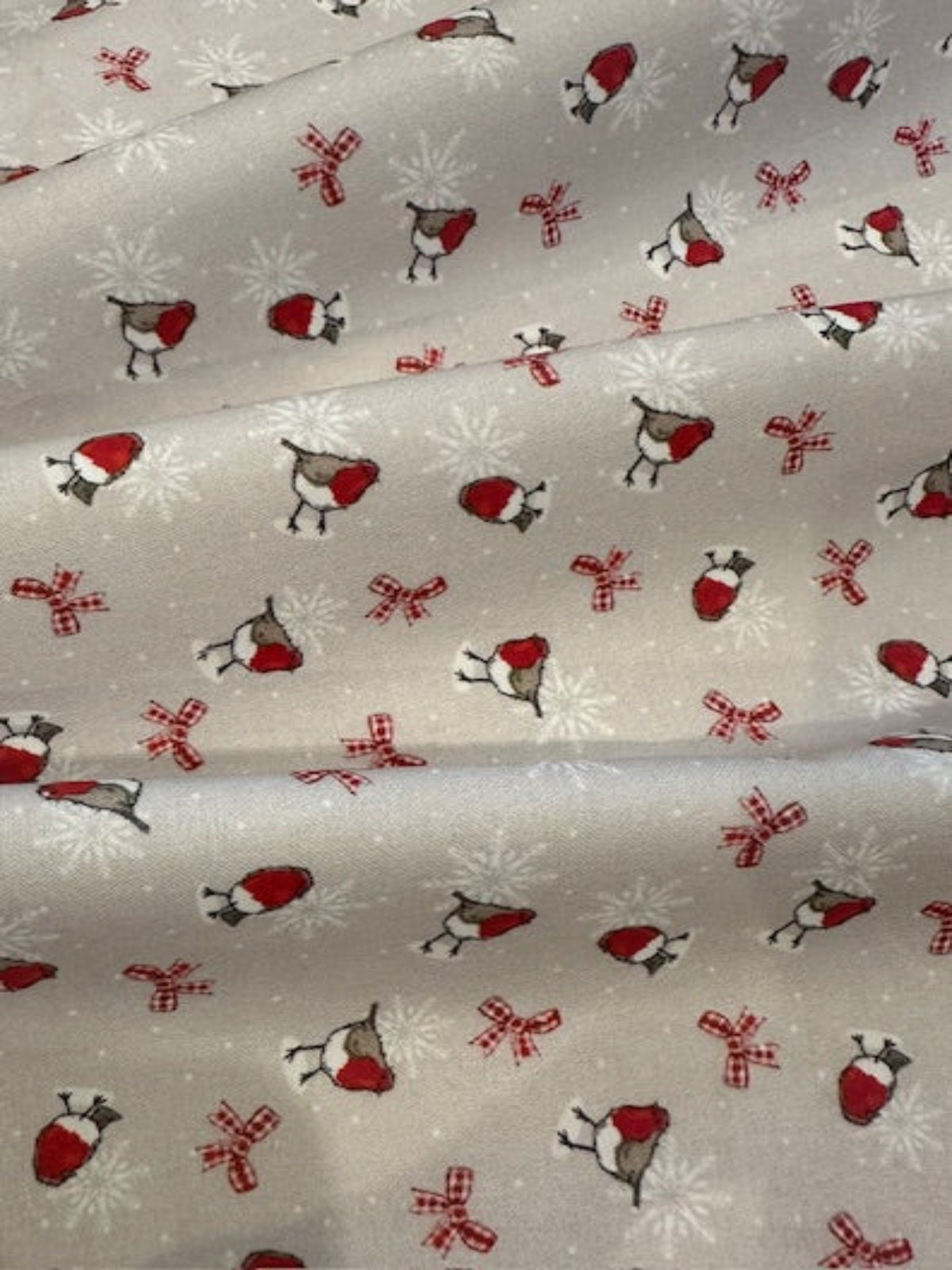 Christmas Frosty Bow & Robin on Cotton " Susan Wheeler"