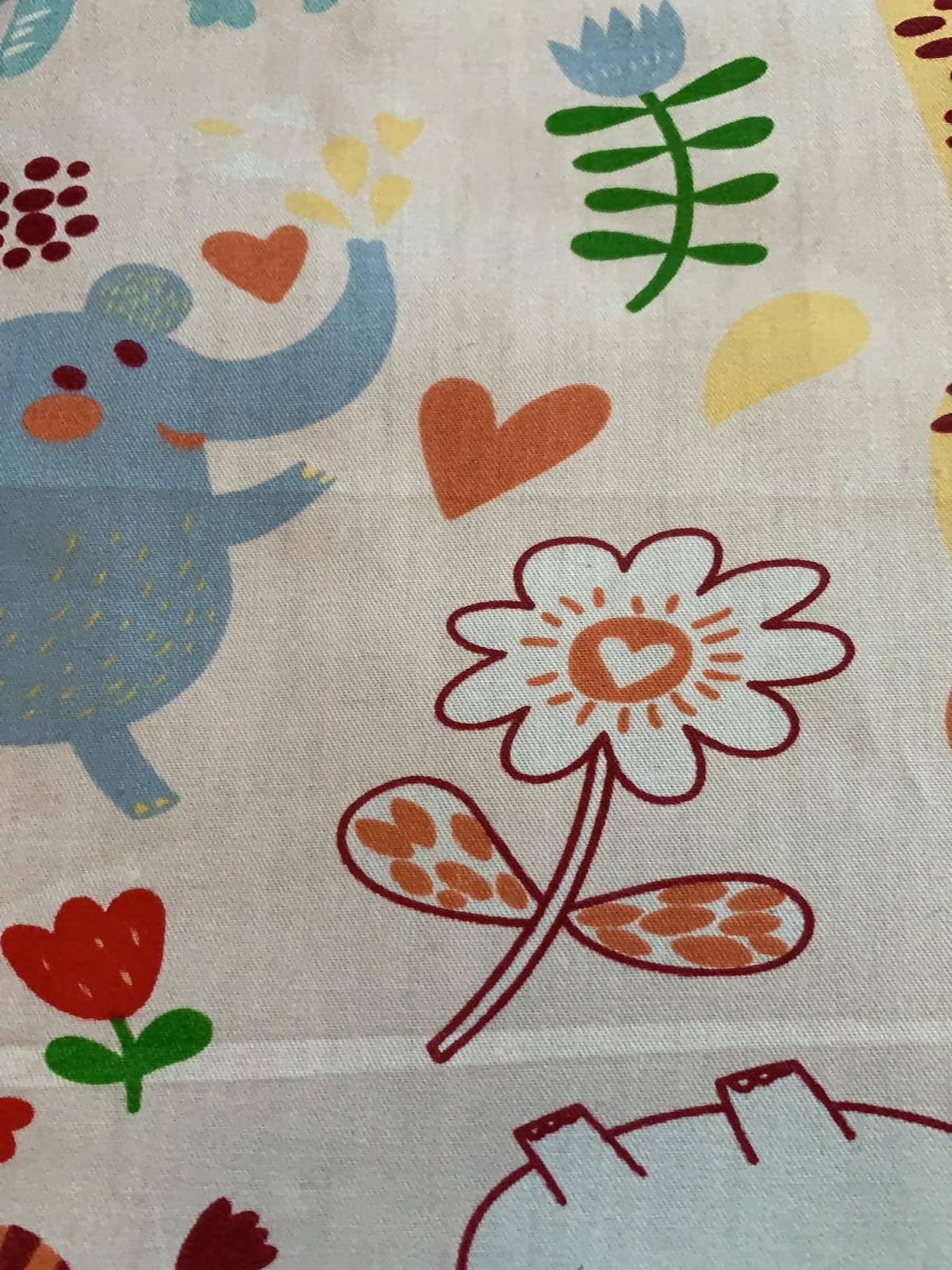 Animal print on White Cotton Sateen - Deadstock fabric on AmoThreads