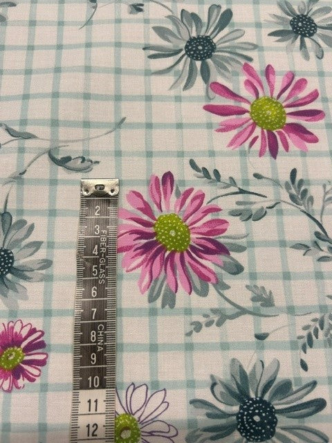 Designers Guild - Cosmos Damson - 100% Cotton - 142cm