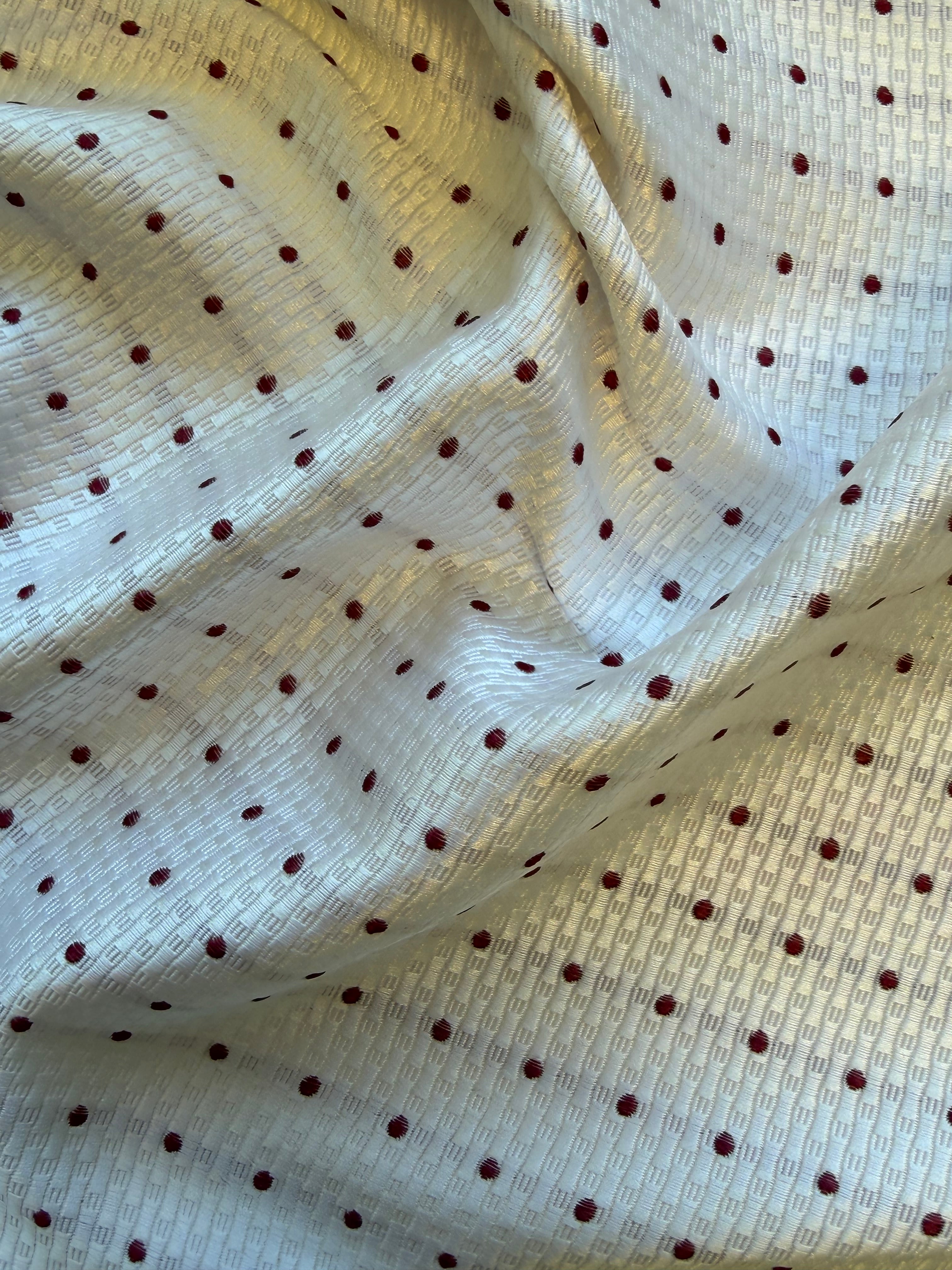 White Textured Woven Fabric with Burgundy Spots – 130 cm Wide
