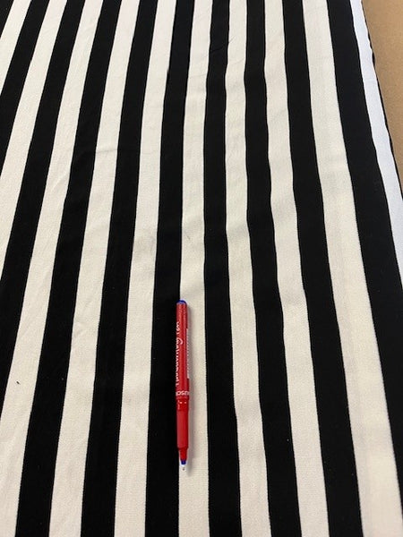 Black/White 2cm Knitted Stripe. 260g/m2, 73% Polyester 22% Viscose 5% Elastane. Roll Size: 6m