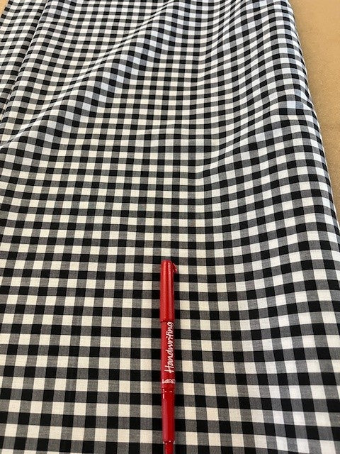 Black/White Gingham With Stretch. 90g/m2, 58% Cotton 40% Polyester 2% Spandex. Roll Size: 1.5m