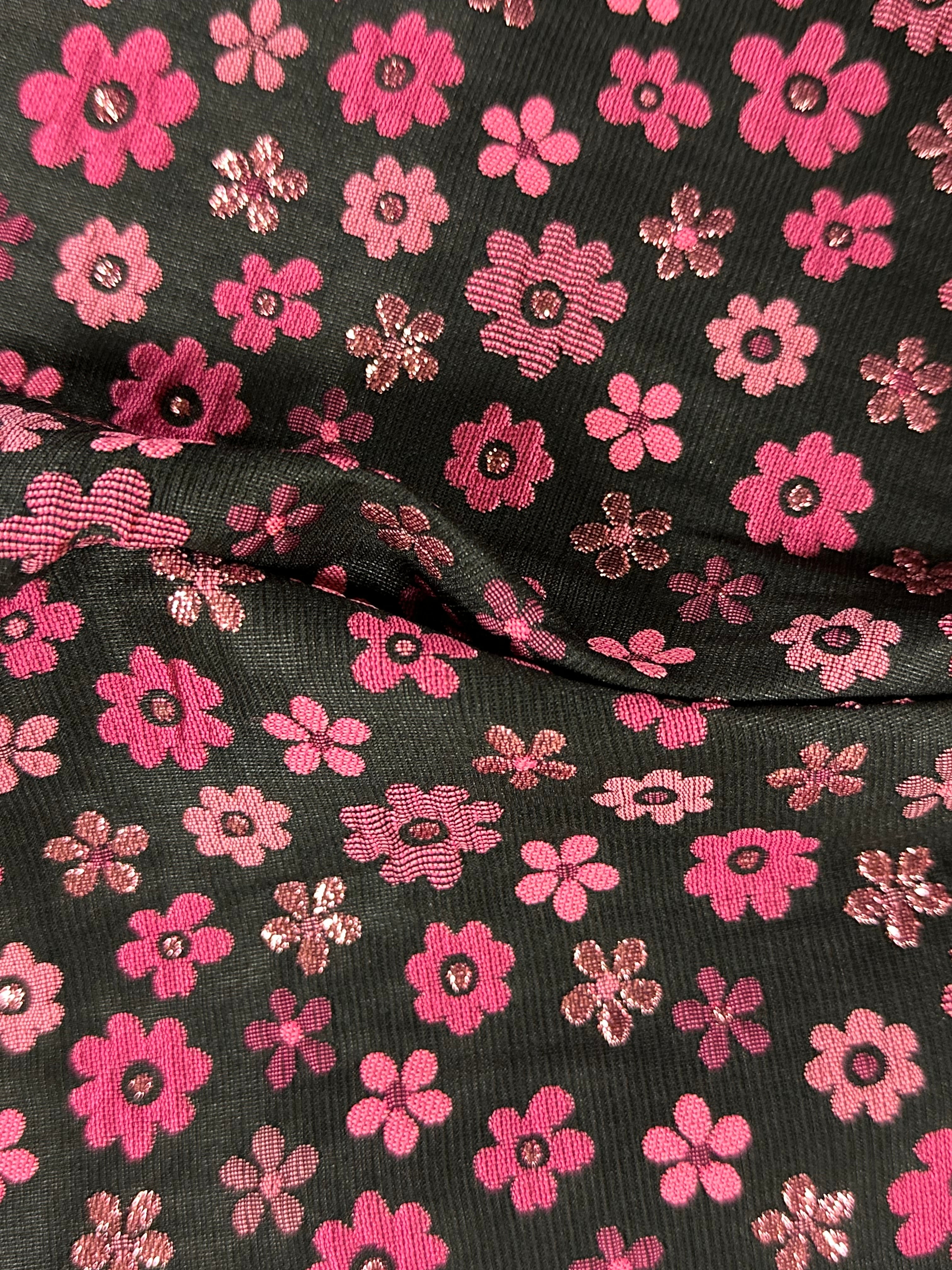 Contemporary Floral Fabric – Pink 76% Polyester, 15% Cotton, 9% Metallic – 148 cm Wide