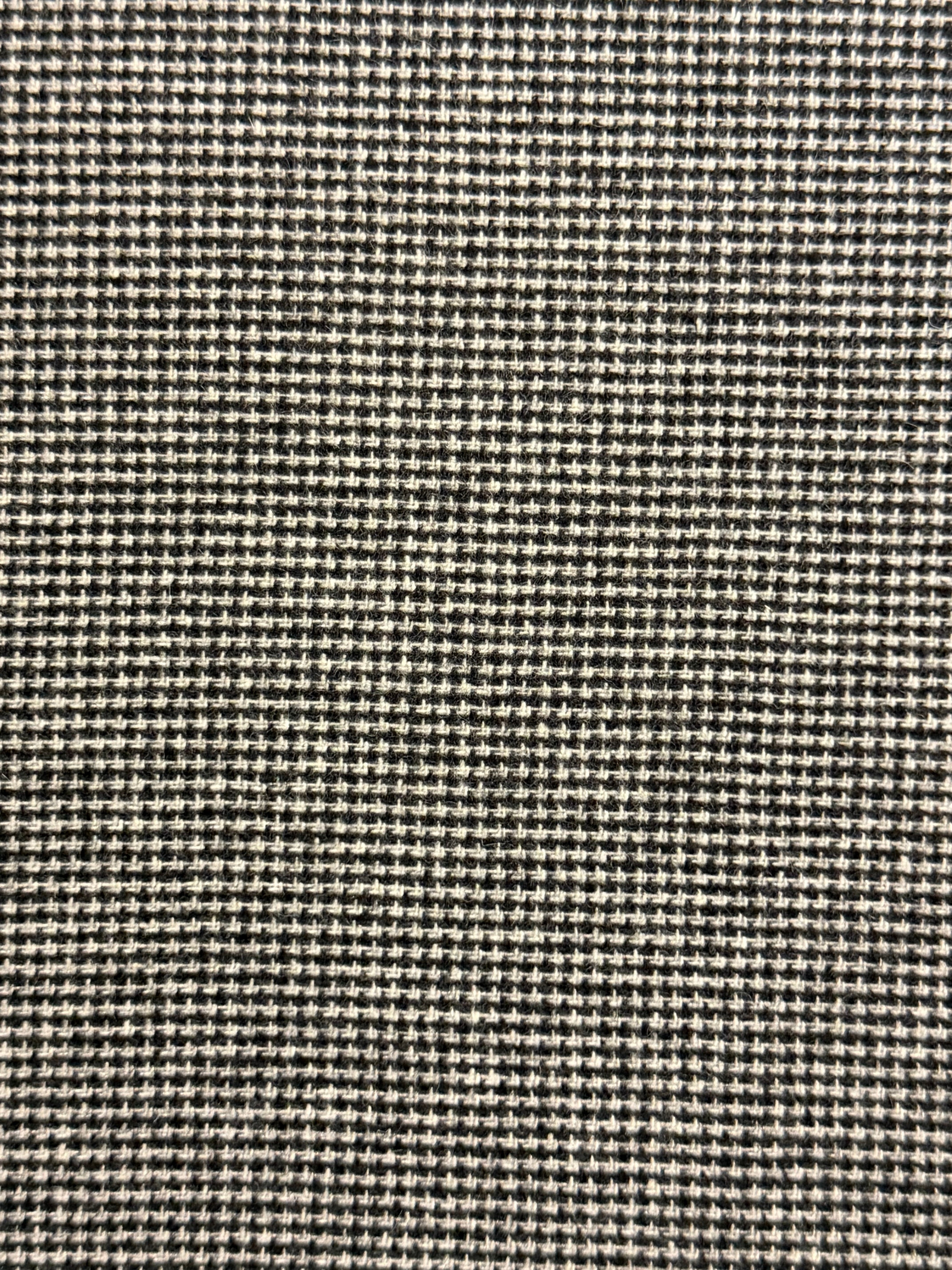 Grey Houndstooth Wool Blend Outerwear Fabric – 60% Wool, 35% Polyester, 5% Polyamide – 150 cm Wide