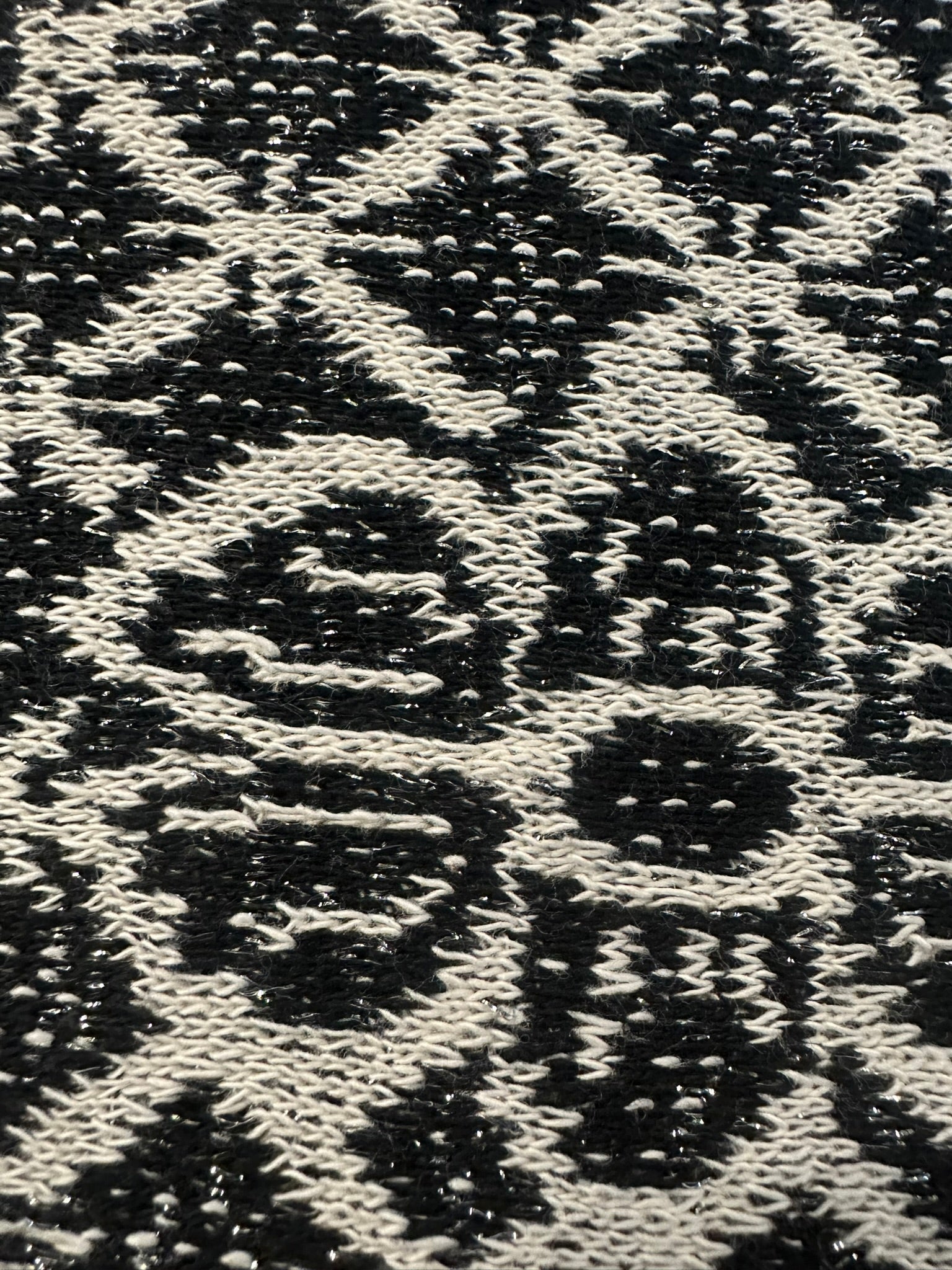 Black & White Geometric Knit with Lurex – 155 cm Wide
