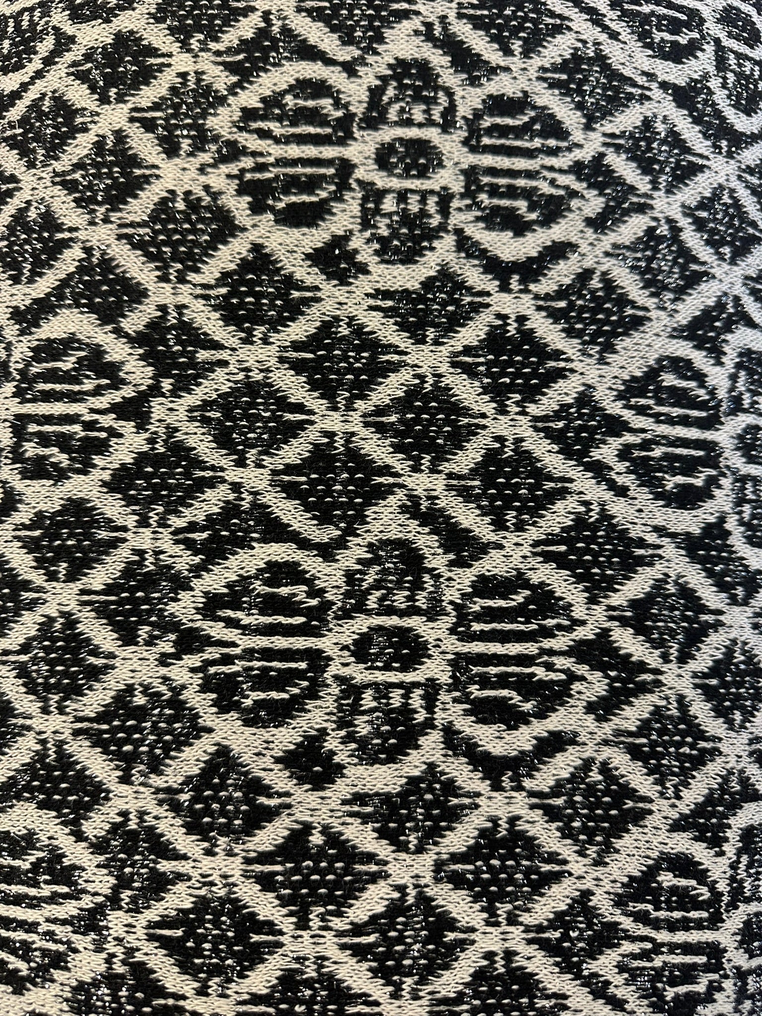 Black & White Geometric Knit with Lurex – 155 cm Wide