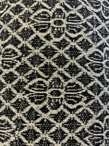 Black & White Geometric Knit with Lurex – 155 cm Wide