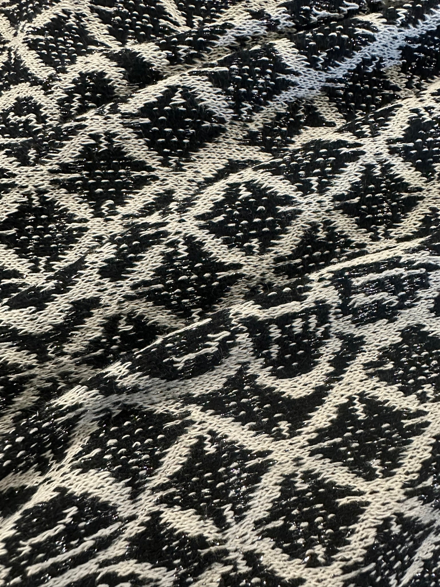 Black & White Geometric Knit with Lurex – 155 cm Wide