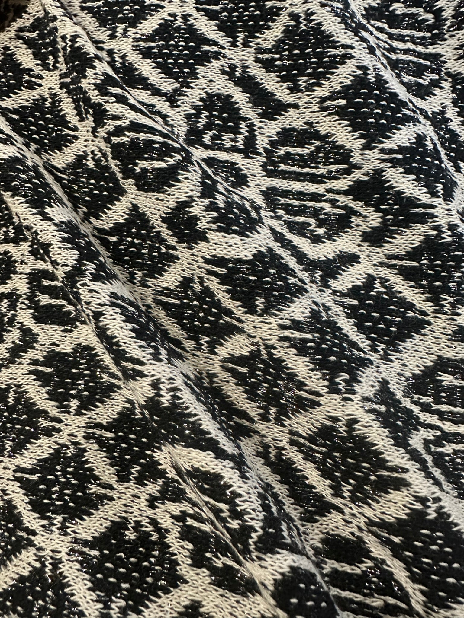 Black & White Geometric Knit with Lurex – 155 cm Wide