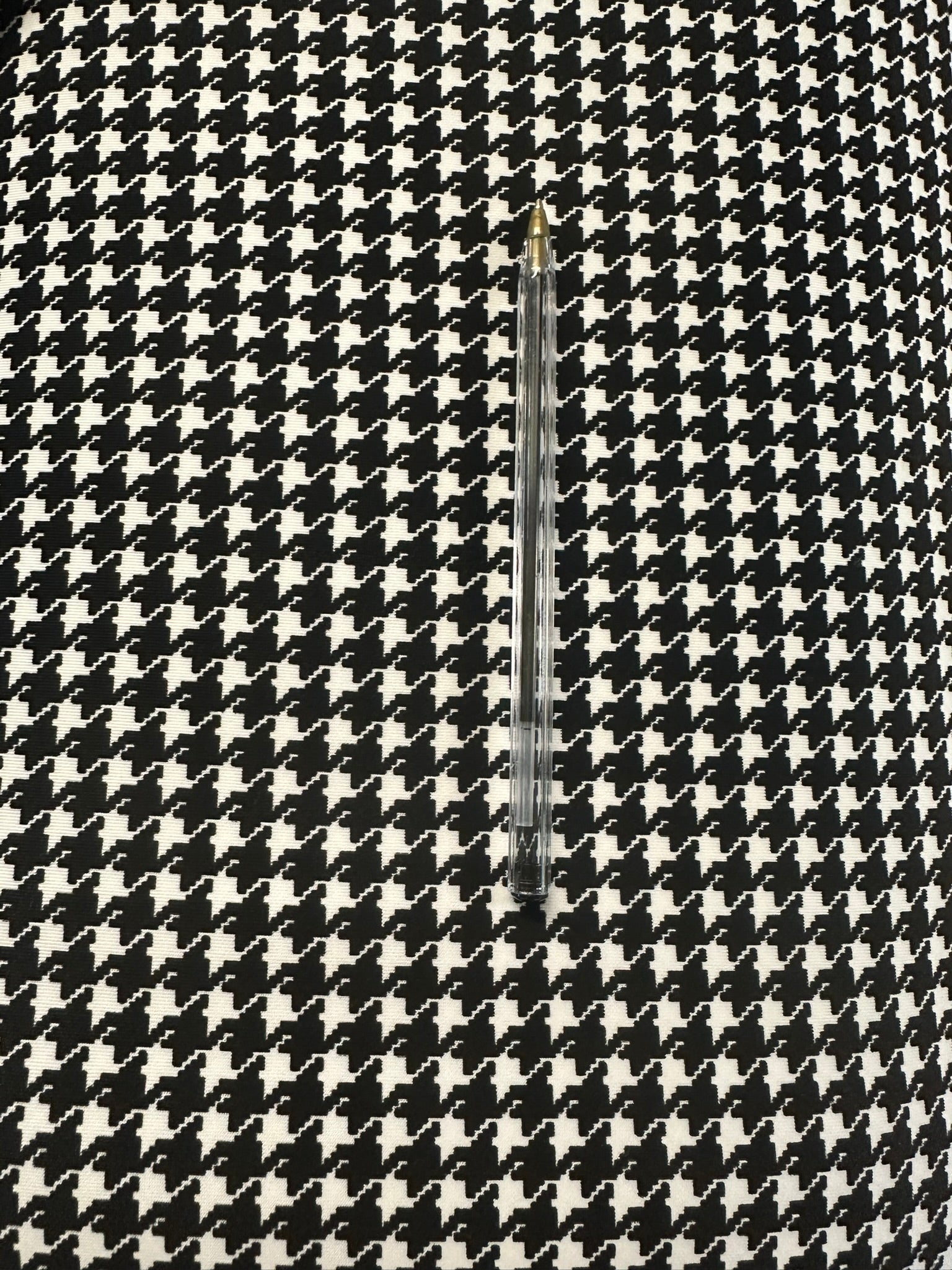 Black & White Large Houndstooth Stretch Fabric – Bold & Versatile