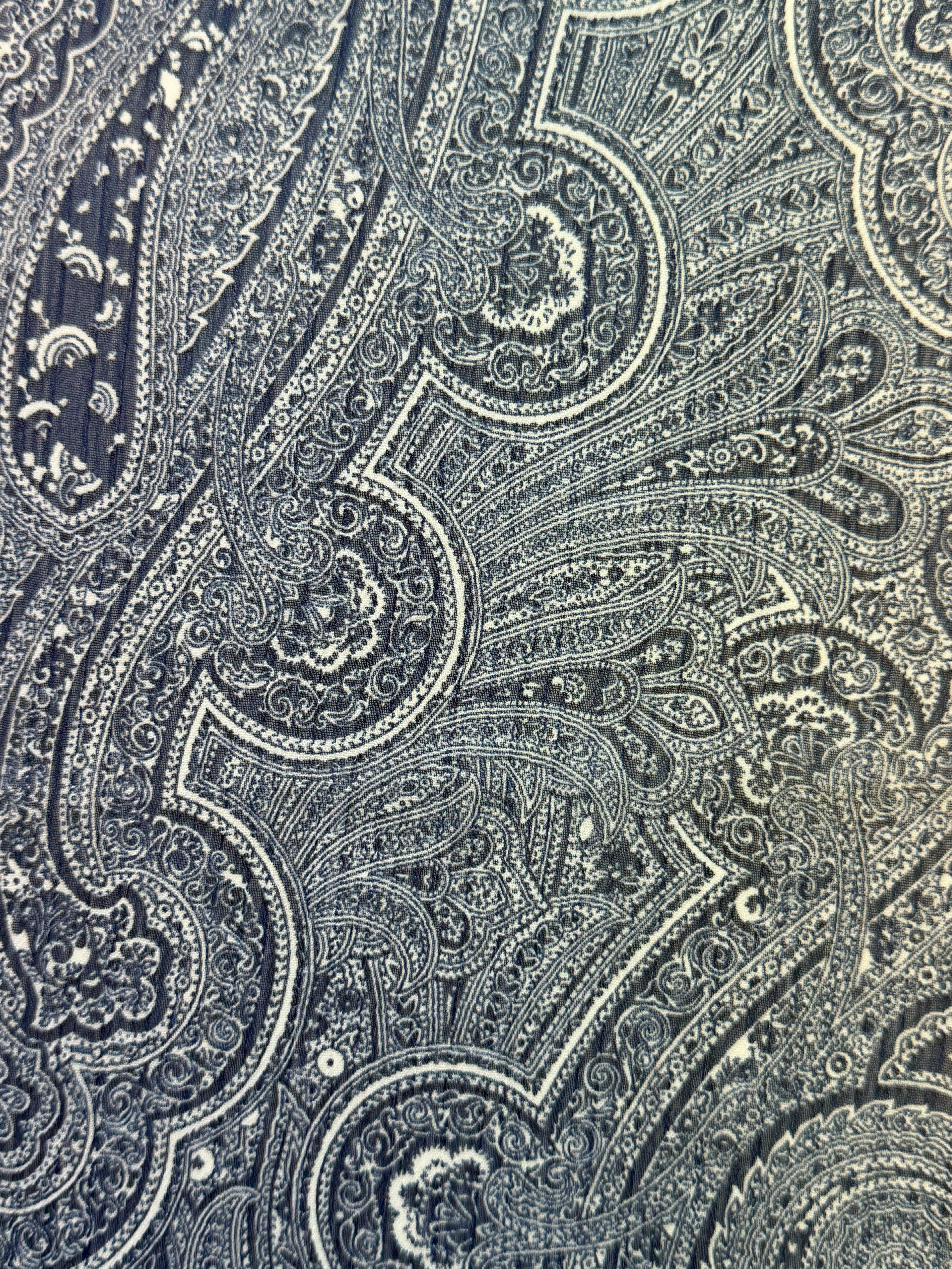 Blue & White Cotton Fabric – 140cm Wide, Elegant Classic Design