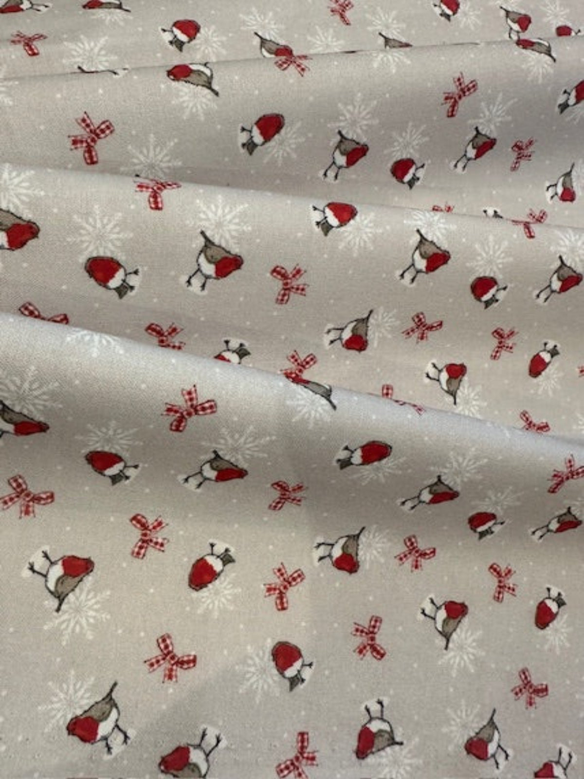 Christmas Frosty Bow & Robin on Cotton " Susan Wheeler"