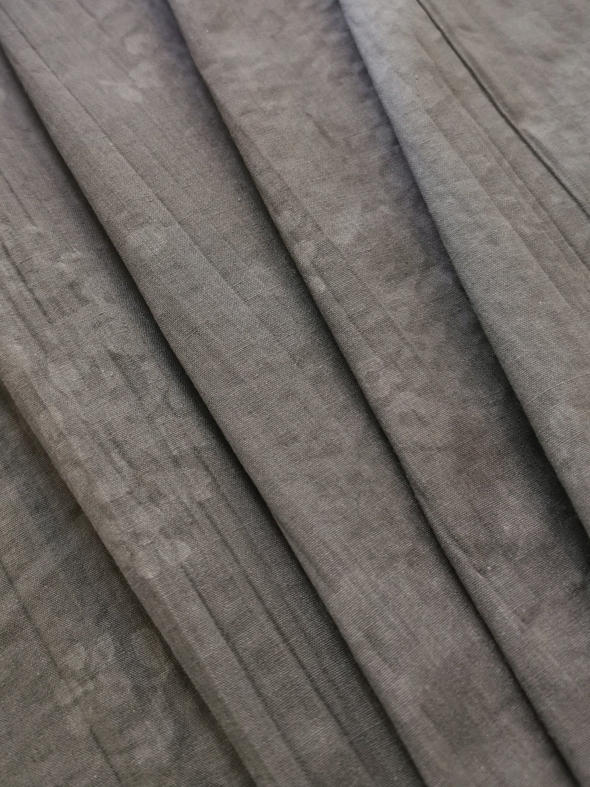 Grey Crinkle With Shadow Flower Print