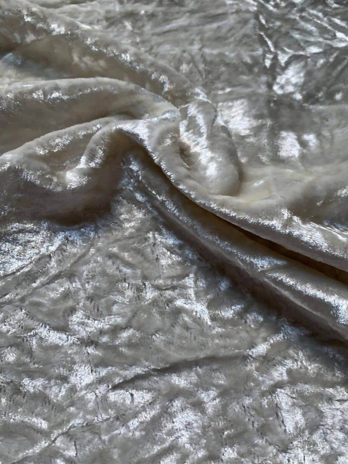 Ivory crushed Velvet - Deadstock fabric on AmoThreads